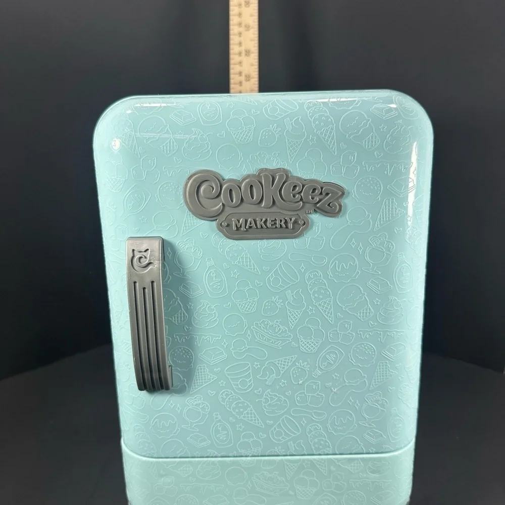 Cookeez Makery Mini Fridge in Light Blue pre owned Exellent condition